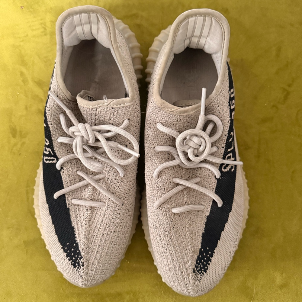 Yeezy Boost 350 V2